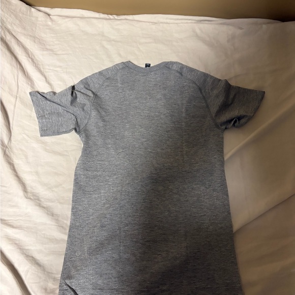 lululemon athletica Heather Gray Men's Tee - Picture 5 of 5